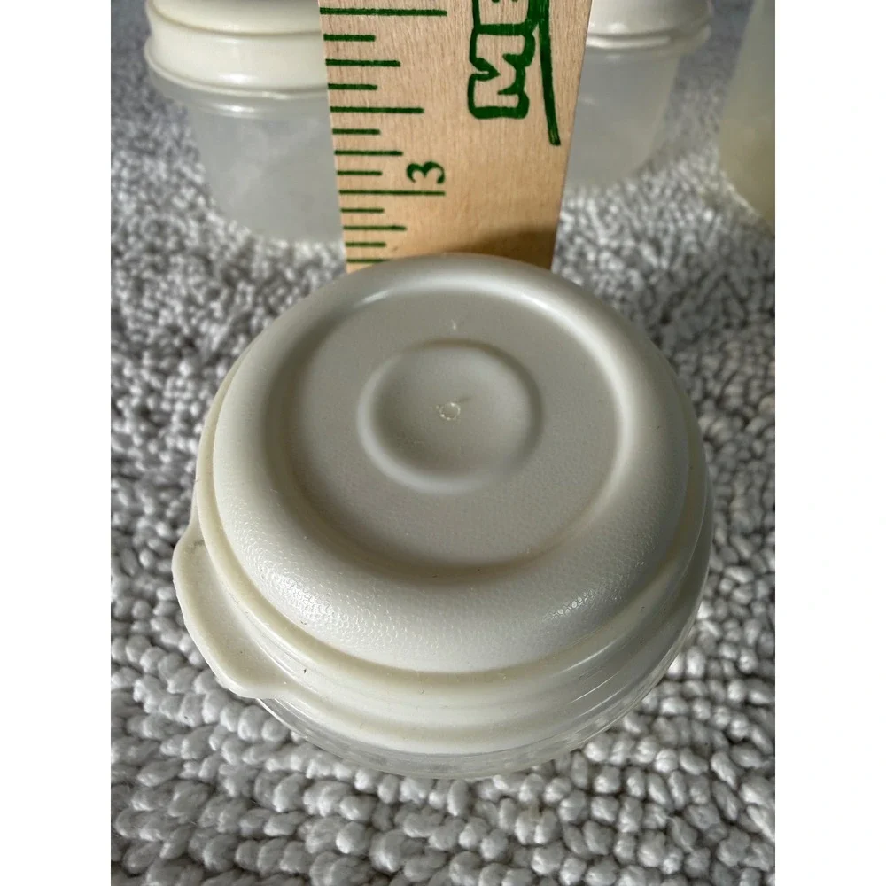 Rubbermaid Servin Saver Vintage Food Storage Set 6 Cup and‎ 1/2 Cup Almond Lids